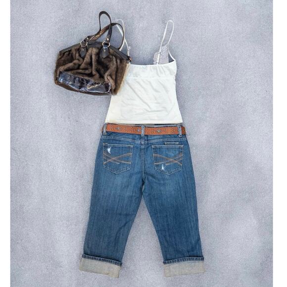 Aeropostale 2010 Distressed Low Rise Medium Wash Capri Jeans Size 9/10 - Picture 4 of 9